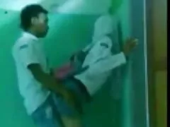金髪はソファの上に黒人男性をリッピング 鈴木 一徹 動画